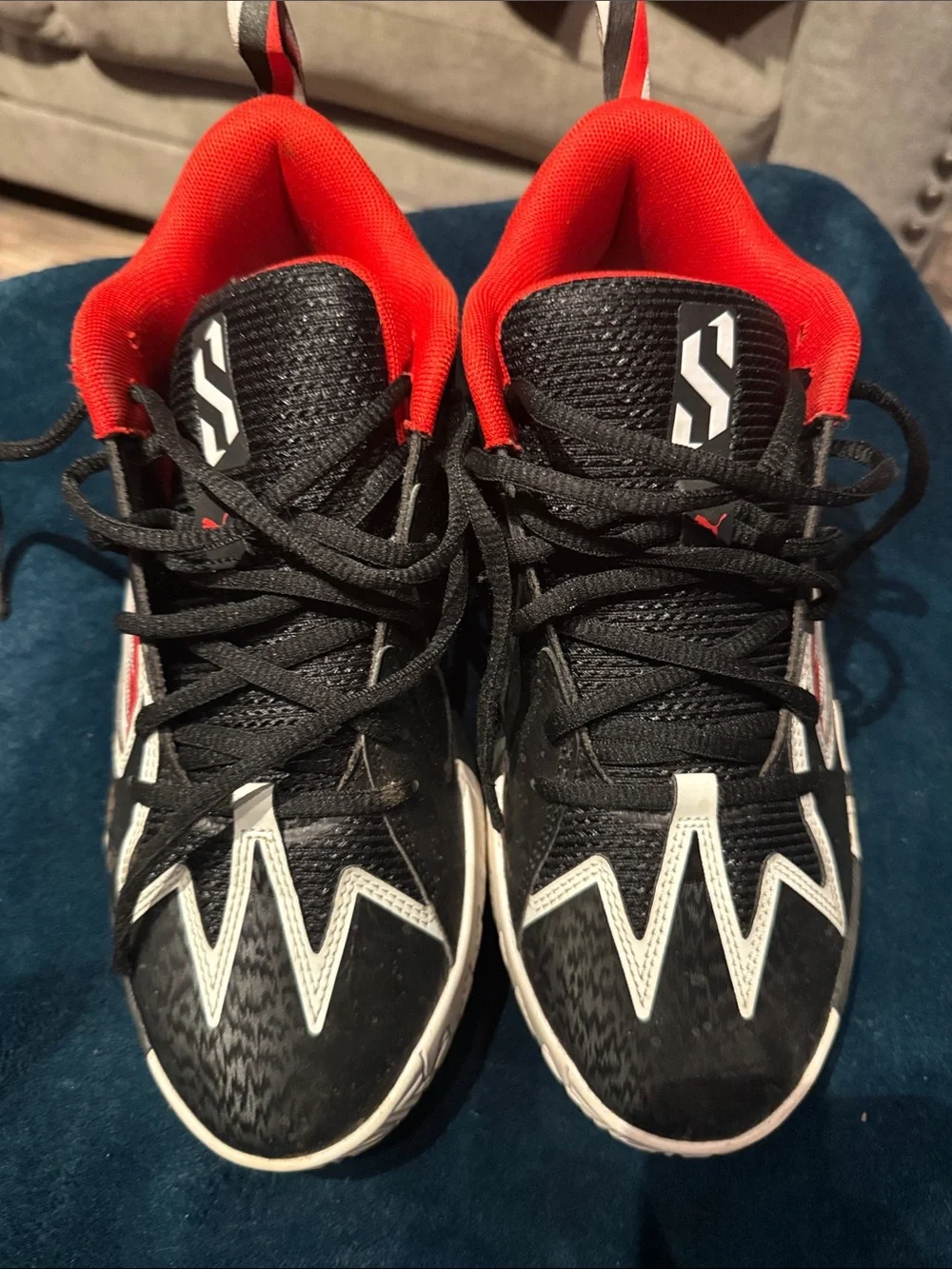 Scoot Zero Black, Red & White Boys' Basketball Sneakers